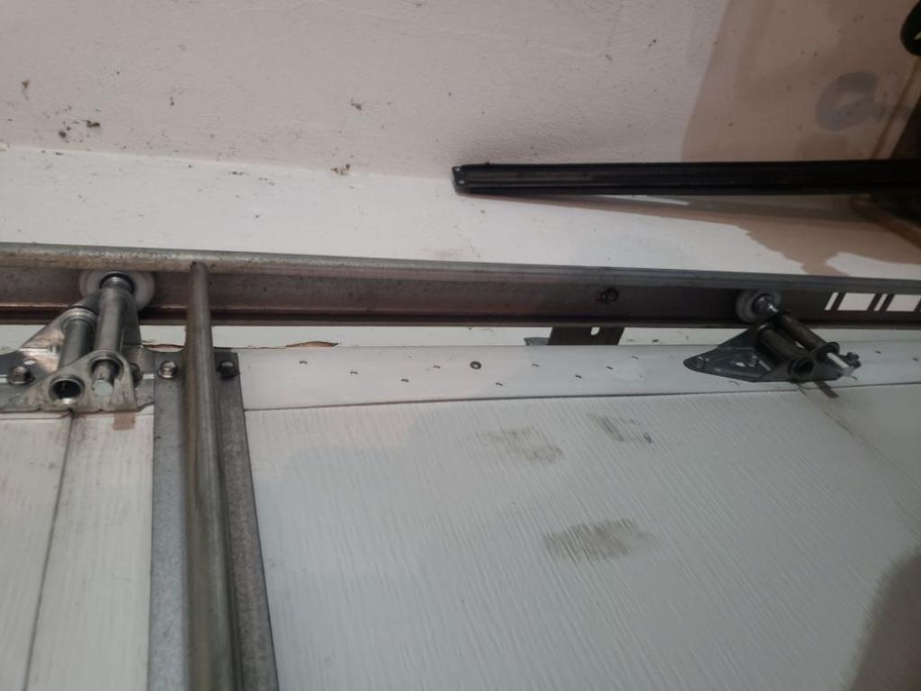 Garage Door Hinges Repair Gretna