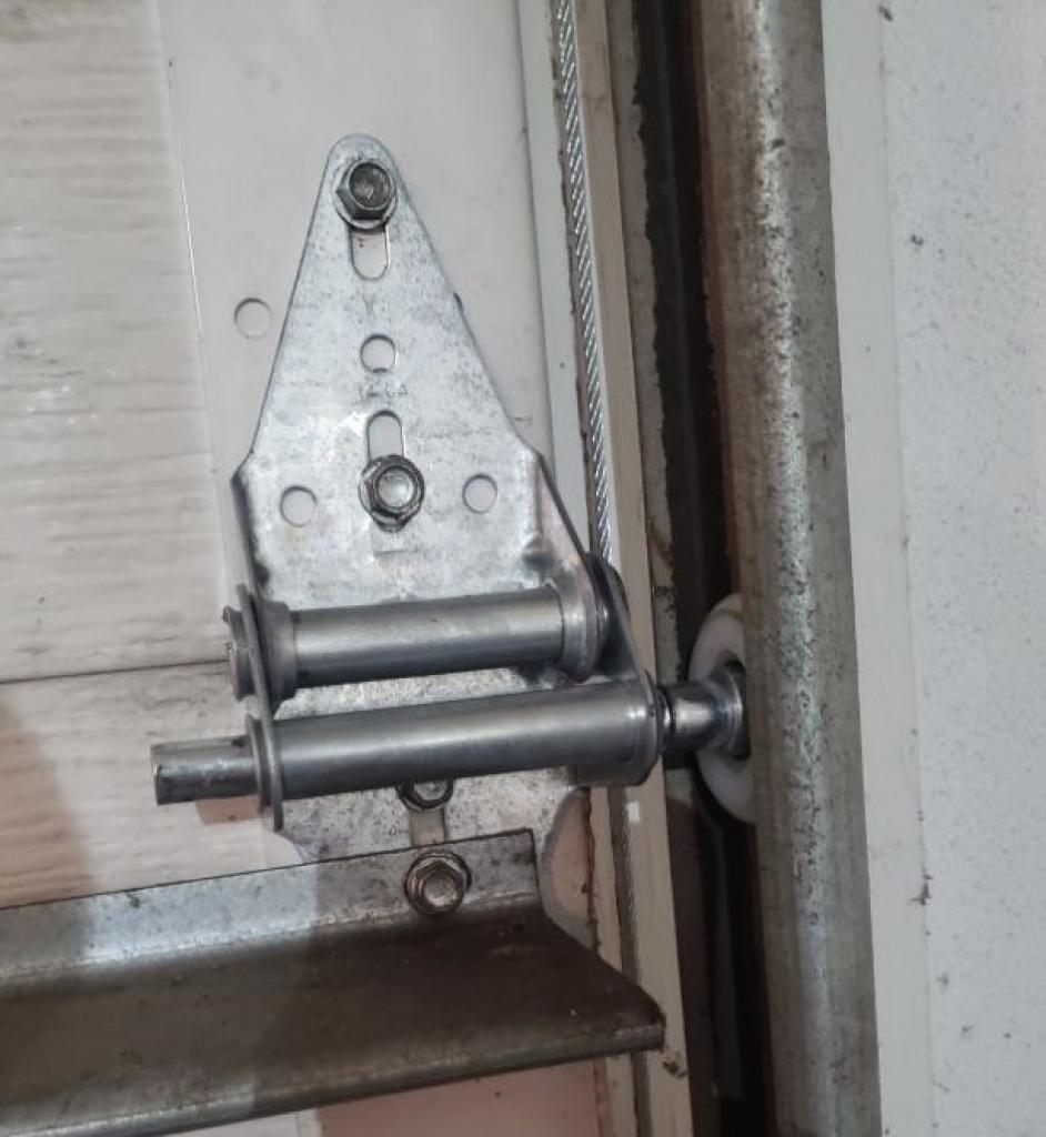 Garage Door Hinges Repair Gretna