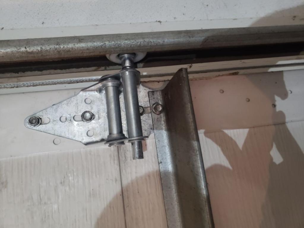 Garage Door Hinges Repair Gretna