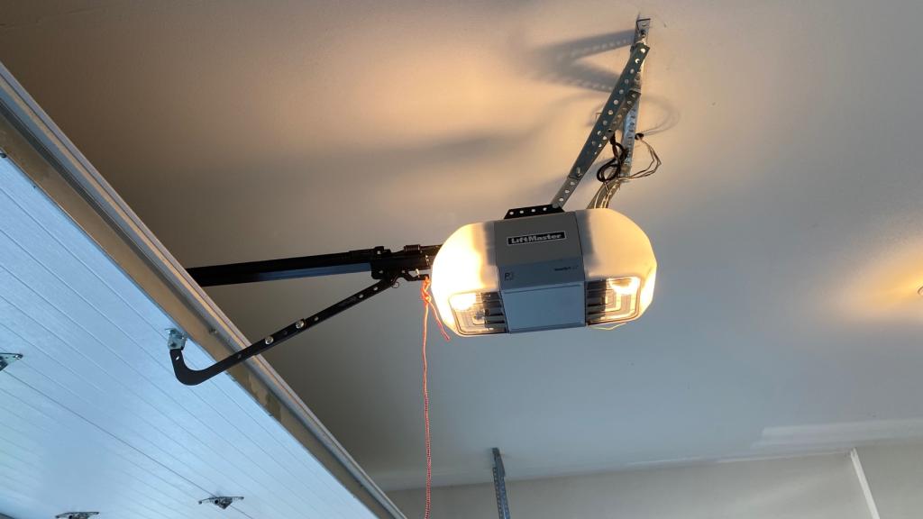 Garage Door Opener Repair Roca