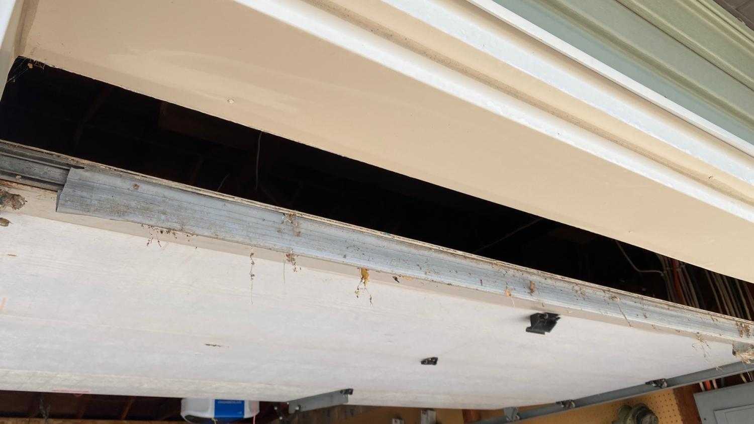 Garage Door Service S 9th St, Council Bluffs, IA