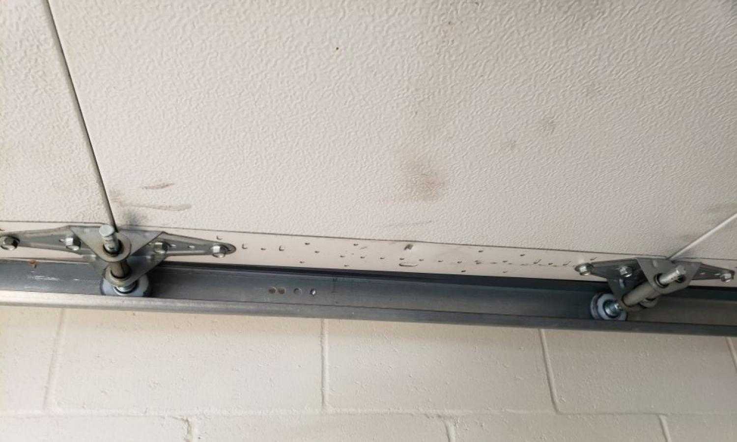 Garage Door off Track Repair N 189th St, Elkhorn, NE