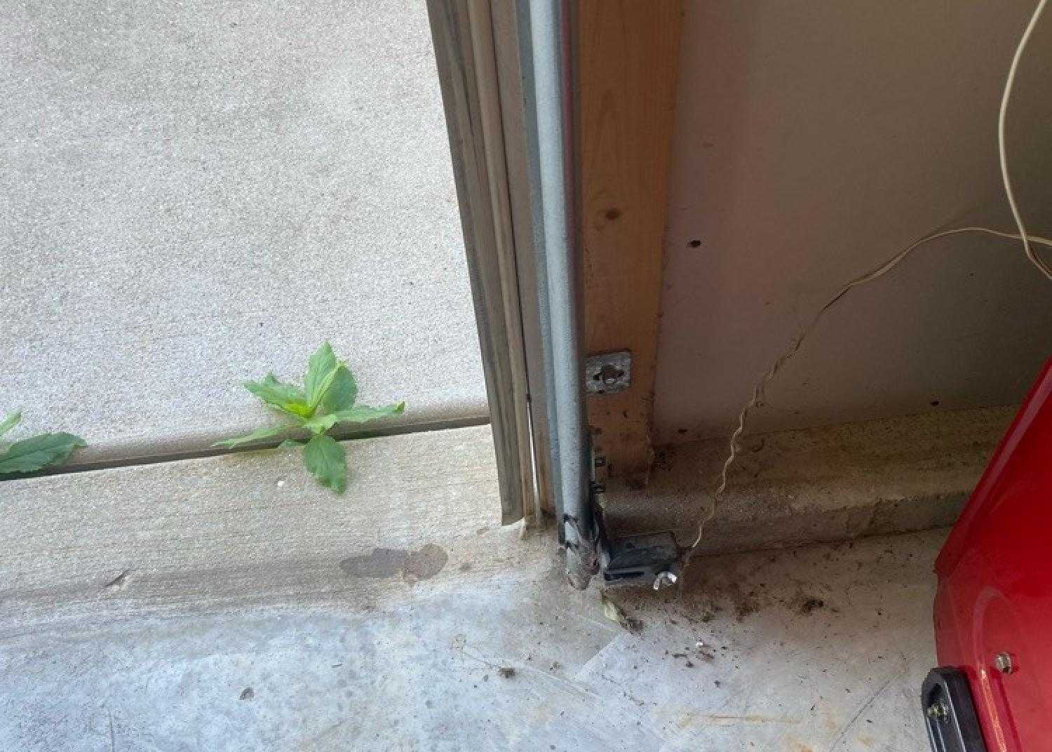 Garage Door Repair Courtney Dr, Bellevue, NE