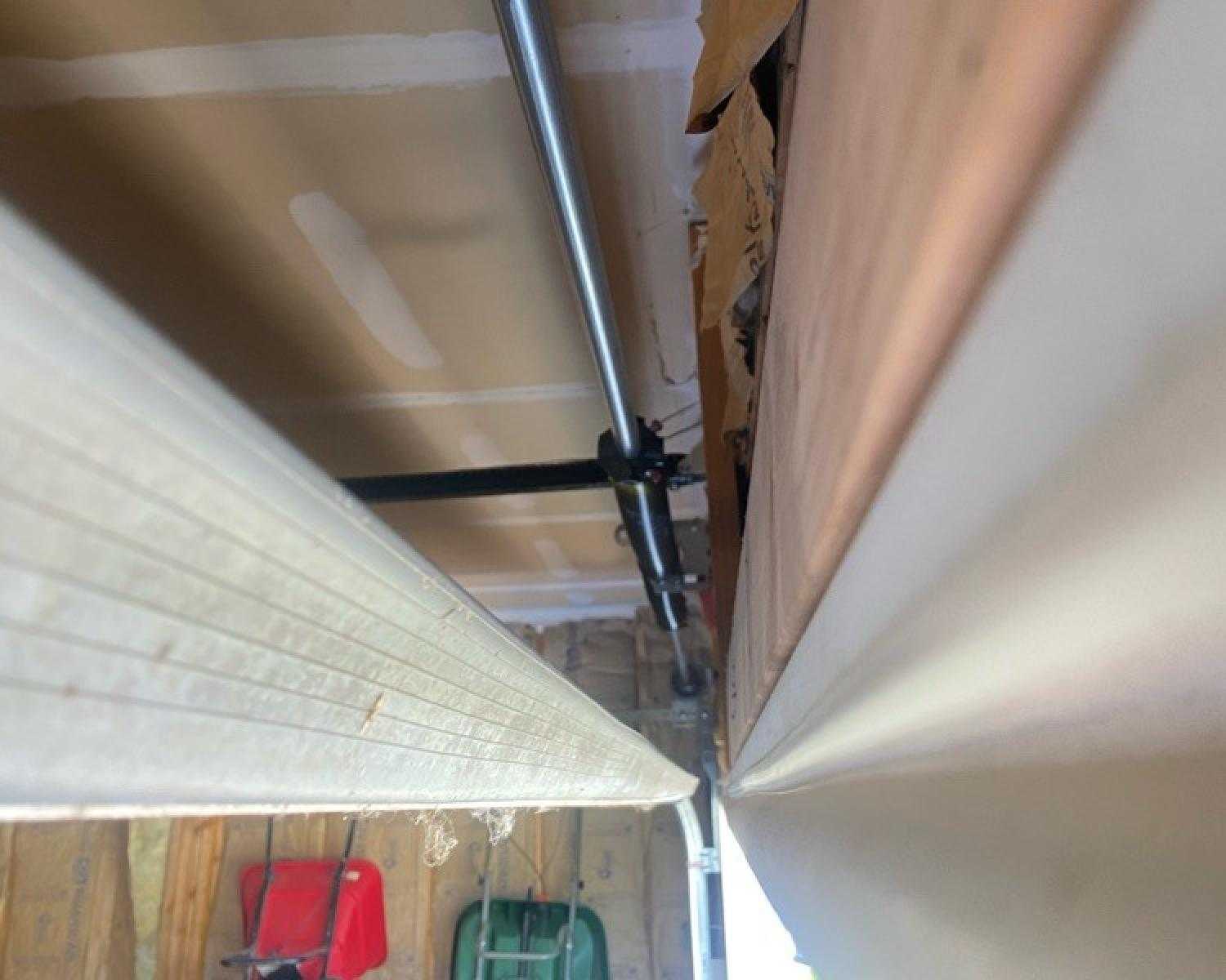 Garage Door Repair Courtney Dr, Bellevue, NE