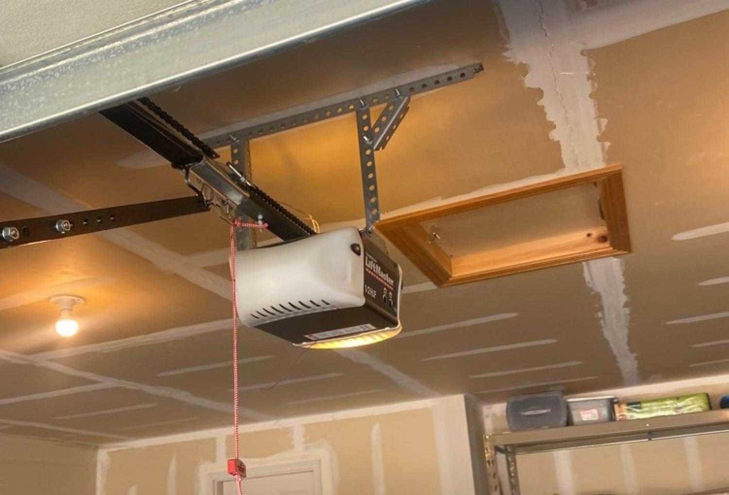 Garage Door Repair Courtney Dr, Bellevue, NE